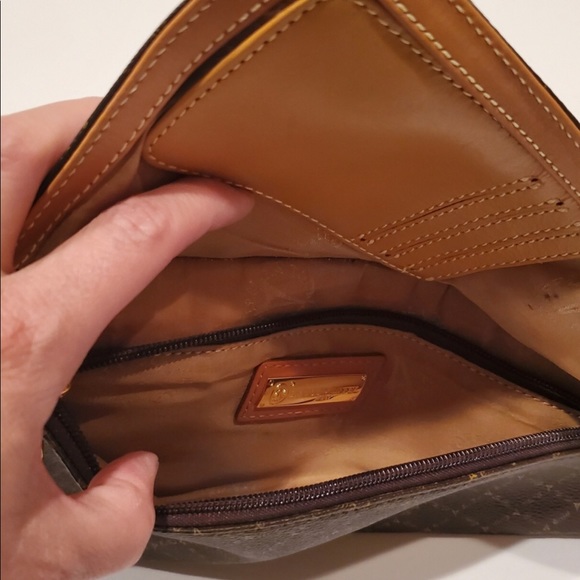 LA TOUR EIFFEL Triangle Sling Crossbody Bag - Picture 9 of 10